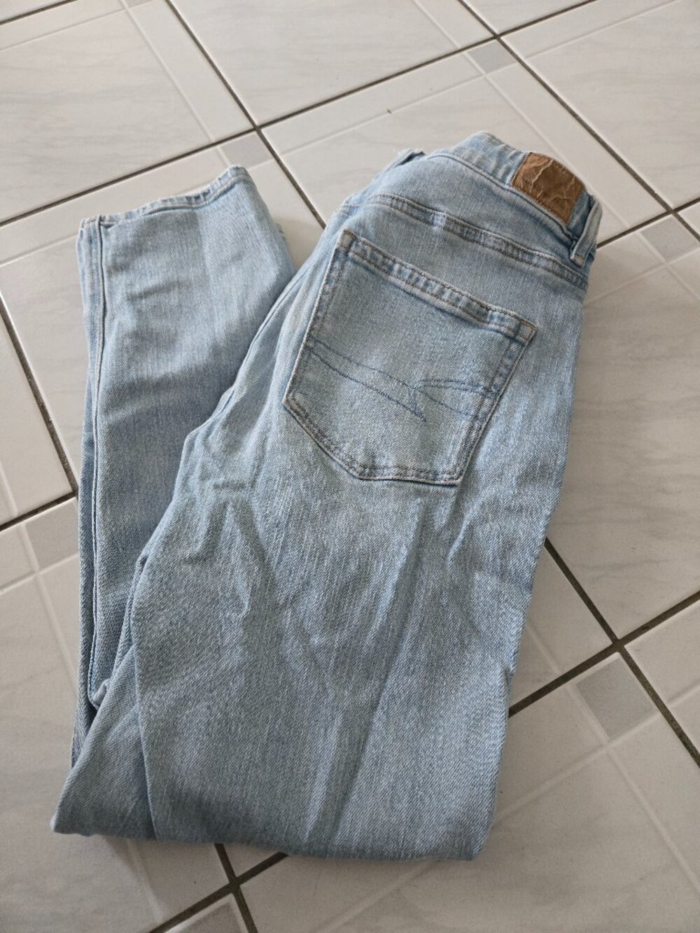 American Eagle Mom Jeans Light Wash 4 Short